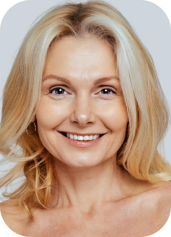 Porträt einer Frau zur Fadenlifting-Gesichtsstraffung bei Dr. Tanja Baumann, Fachärztin, Ästhetische Gesichtschirurgie, Düsseldorf